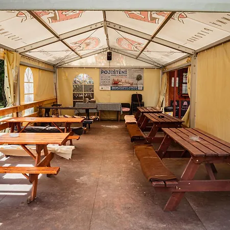 Karavan 3 V Arealu Koupaliste V Orlickych Horach *